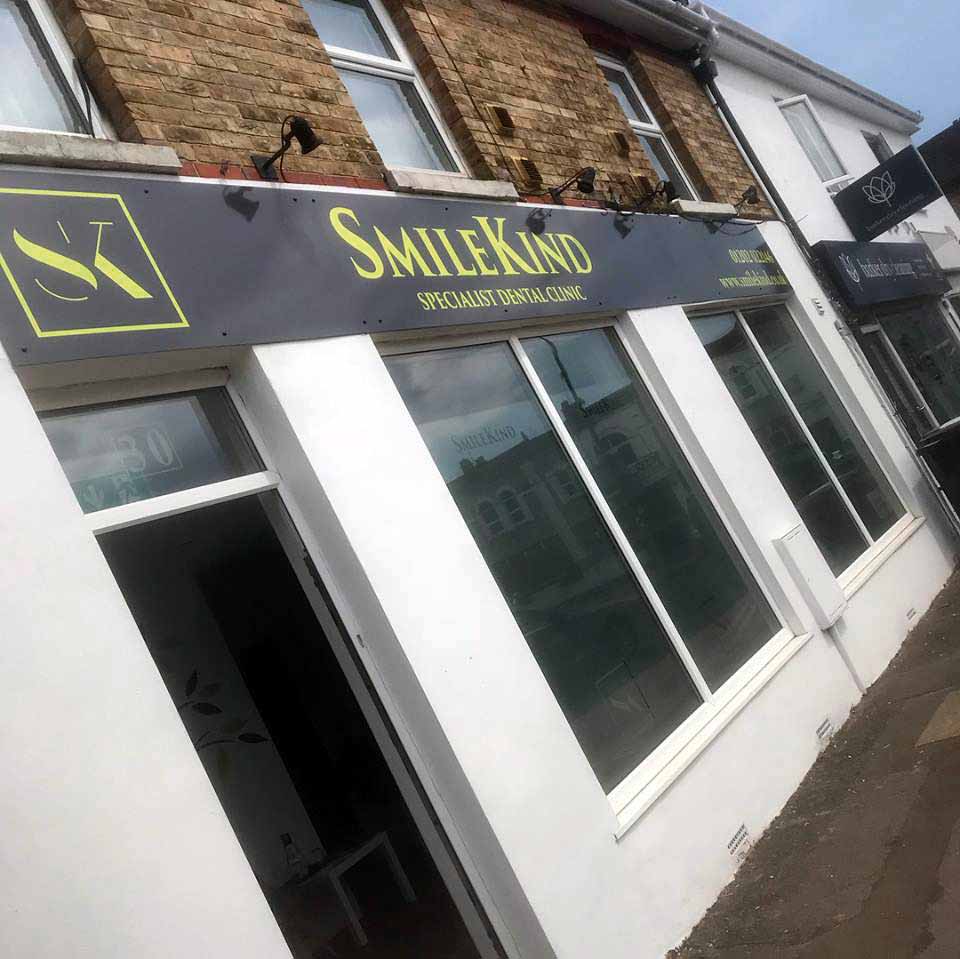 smilekind implant specialist in . piezosurgery shop front